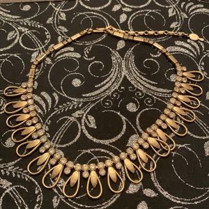 Absolutely beautiful unique Vintage Sarah Coventry necklace!